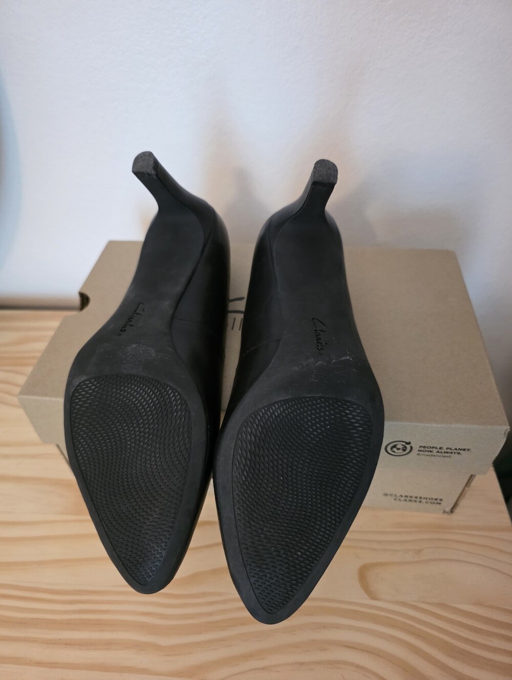 Clarks Pointed Toe Heels - Picture 5 of 7